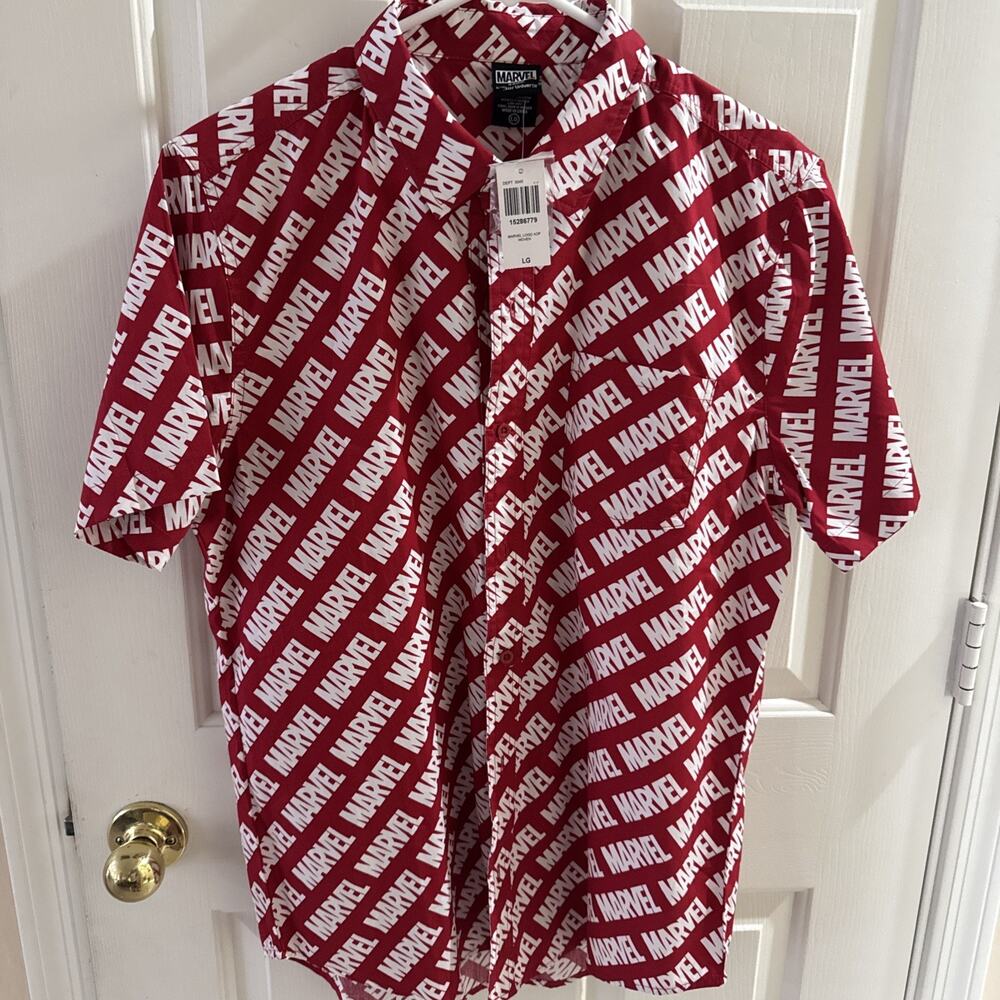 Our Universe Marvel Men’s Button Up Short Sleeved Shirt Men's Size L Cotton New